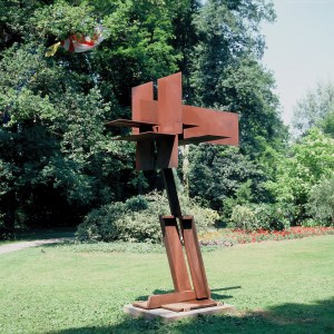 großer Koordinatenkopf inSchrägstellung 1991 H.330cm  Cor-ten-Stahl Kopie